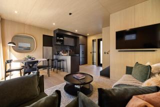 Private Parking Luxury O'Meara Villa - 6
