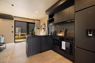 Private Parking Luxury O'Meara Villa - 4