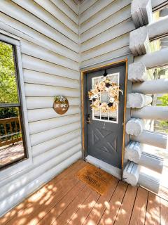 Farmhouse themed cabin!! - 9