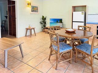 Alma Bay Holiday Unit 1 - 6