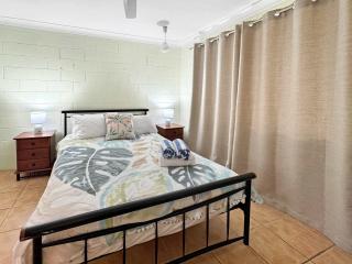 Alma Bay Holiday Unit 1 - 3