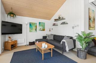 Bright Holiday Home Near Beach And Fun - 9