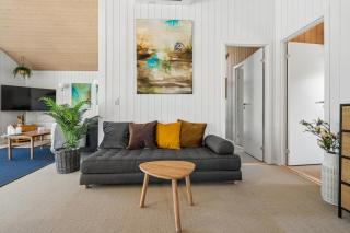 Bright Holiday Home Near Beach And Fun - 8
