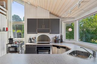 Bright Holiday Home Near Beach And Fun - 2