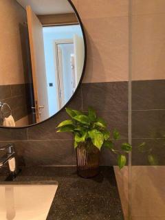 The Sandy Homestay - BayScape View - Citadines Marina Ha Long - 1
