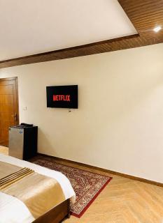 Mountain-view Room at Kashmir Point, Min to GPO - 2