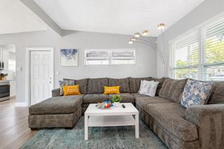 Heated Pool & Game Room, Sleeps 10 King Suite, 9 Min to Busch Gardens - 3