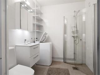 Modern Lysekil Apartment with Private Patio and Free Parking - 4