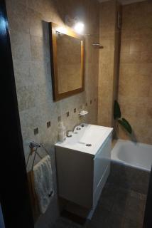 Acogedor departamento céntrico con estilo viajero - 9