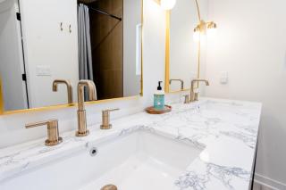 500 HOUSE - Designer 2BR Flat with Private Patio - D - 9