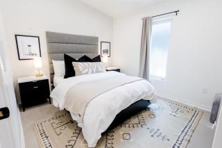 500 HOUSE - Designer 2BR Flat with Private Patio - D - 7