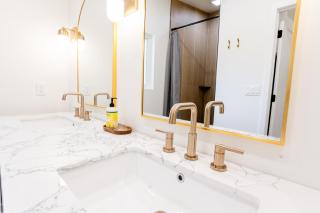 500 HOUSE - Boutique 2BR Retreat with Designer Finishes - B - 7