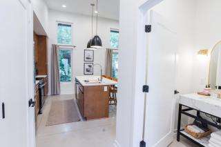 500 HOUSE - Boutique 2BR Retreat with Designer Finishes - B - 5