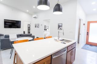 500 HOUSE - Boutique 2BR Retreat with Designer Finishes - B - 6