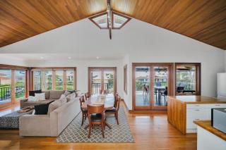 Ocean-View 3-Bed House in Halls Head - 8