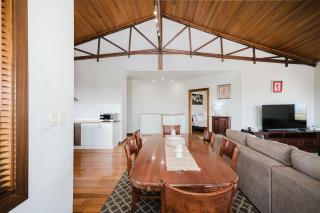 Ocean-View 3-Bed House in Halls Head - 7