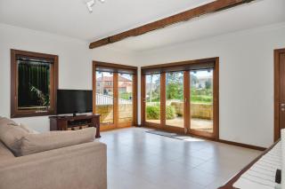 Ocean-View 3-Bed House in Halls Head - 3