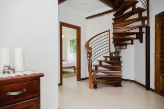 Ocean-View 3-Bed House in Halls Head - 1