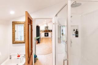 Stylish Central Cottage - Modern Heating & Parking - 1