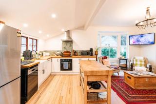 Stylish Central Cottage - Modern Heating & Parking - 9