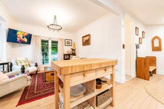 Stylish Central Cottage - Modern Heating & Parking - 1