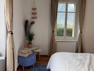 Spacious apartment with private garden & entrance - 6