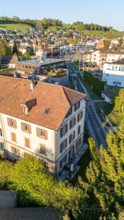 Spacious apartment with private garden & entrance - 4