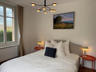 Spacious apartment with private garden & entrance - 2