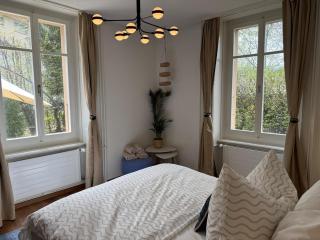 Spacious apartment with private garden & entrance - 1