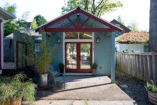 Sunlit Laurelhurst Cottage - Office, Dog-Friendly - 6