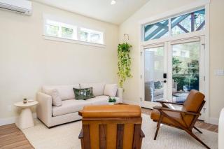 Sunlit Laurelhurst Cottage - Office, Dog-Friendly - 5
