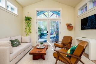 Sunlit Laurelhurst Cottage - Office, Dog-Friendly - 4