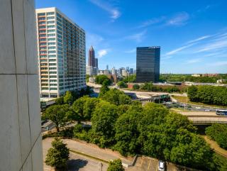 3BR Condo at Heart of Downtown with Theme Lounge & Workspace - 3