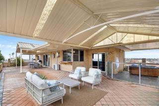Coogee Costal retreat with SPA - 1