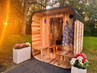 2 acre private wellness retreat with sauna, hot tub and outdoor games - 8