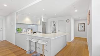 Freshly Renovated Spacious 10th Floor Apartment - 5