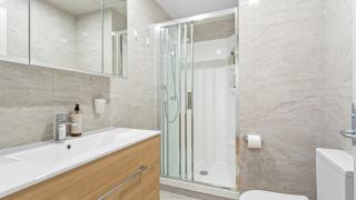 Freshly Renovated Spacious 10th Floor Apartment - 4