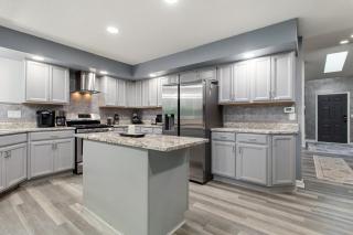 Jenkins Retreat-5BR, hot tub, theater, near TPC NSC - 1