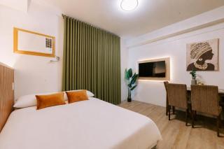 THE SUITE by The Hiltons - 1
