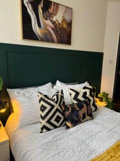 The Recharge Loft, Executive Stay with Parking & EV - 3