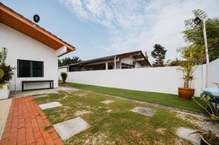 Batu Pahat w Pooltable Villa 4BR16pax by Our Stay - 9