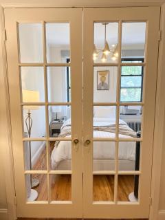Modern Upper East Side Studio Next to Central Park - 9