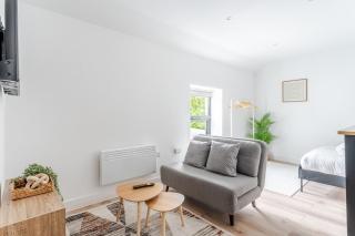 Stylish Studio Flat Prime Cardiff Location - 5