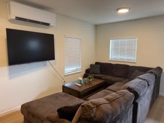 Sleek & Secure Modern Suite Near Ferry - 6