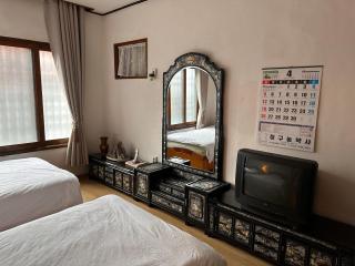 The Scholars House - 4