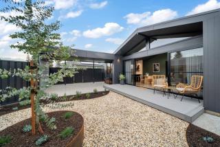 Seaside on Swan & Laneway Retreat - A Family Haven - 4