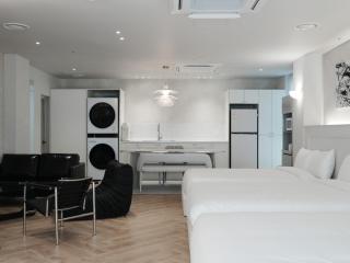The Villa 23 I Spacious Family Suite with 6 Beds 2 Baths I 명동 5분 을지로 동대문 경복궁 광화문 도보 여행 - 9