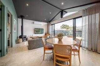 Laneway Retreat - Cosy Coastal Convenience - 6