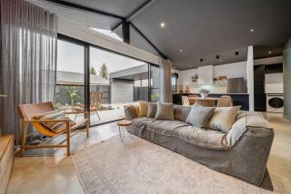 Laneway Retreat - Cosy Coastal Convenience - 2