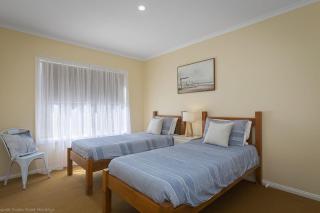 Scenic Beach Apartment - BYO Linen - 2